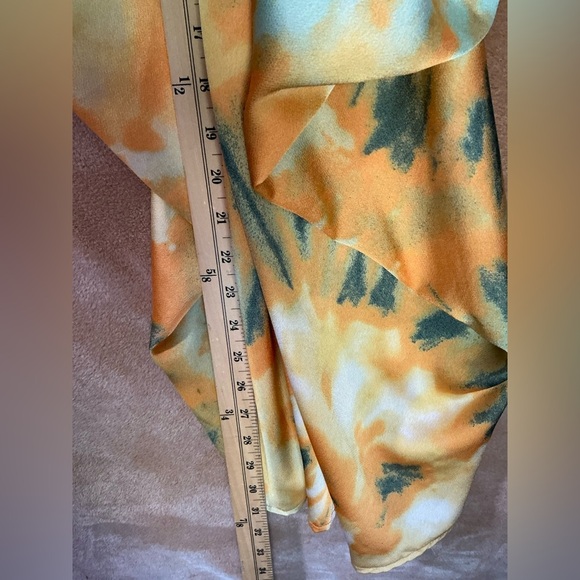 PrettyLittleThing middle  split dress - Picture 9 of 11